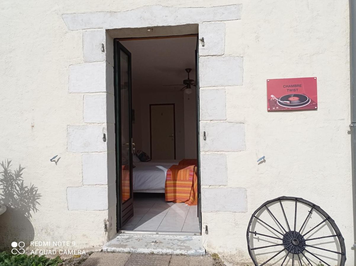 A L Epoque Bed & Breakfast Bouges  Eksteriør bilde